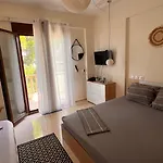 Heraklia Sea View Pool & Jacuzzi