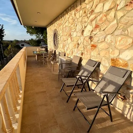 Heraklia Sea View Pool & Jacuzzi Villa