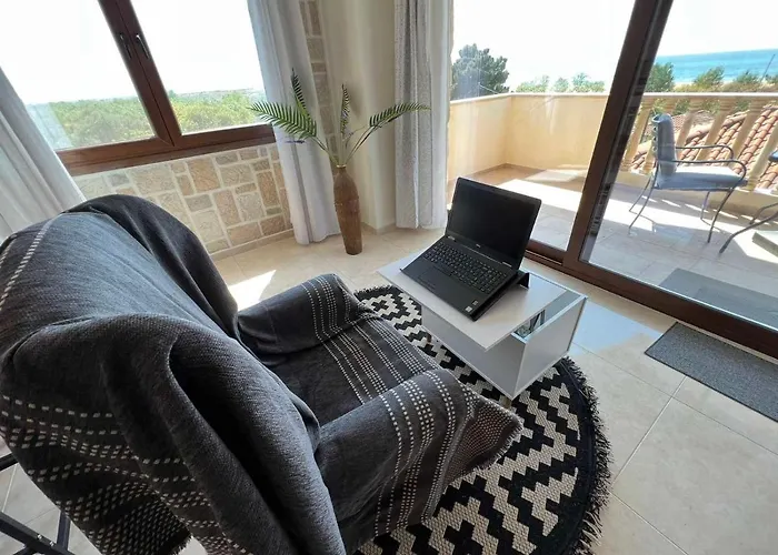 Villa Heraklia Sea View Pool & Jacuzzi *