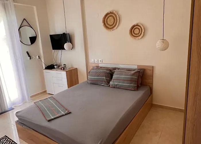 Heraklia Sea View Pool & Jacuzzi Villa