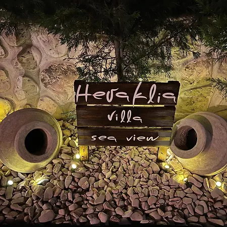 Heraklia Sea View Pool & Jacuzzi فيلة